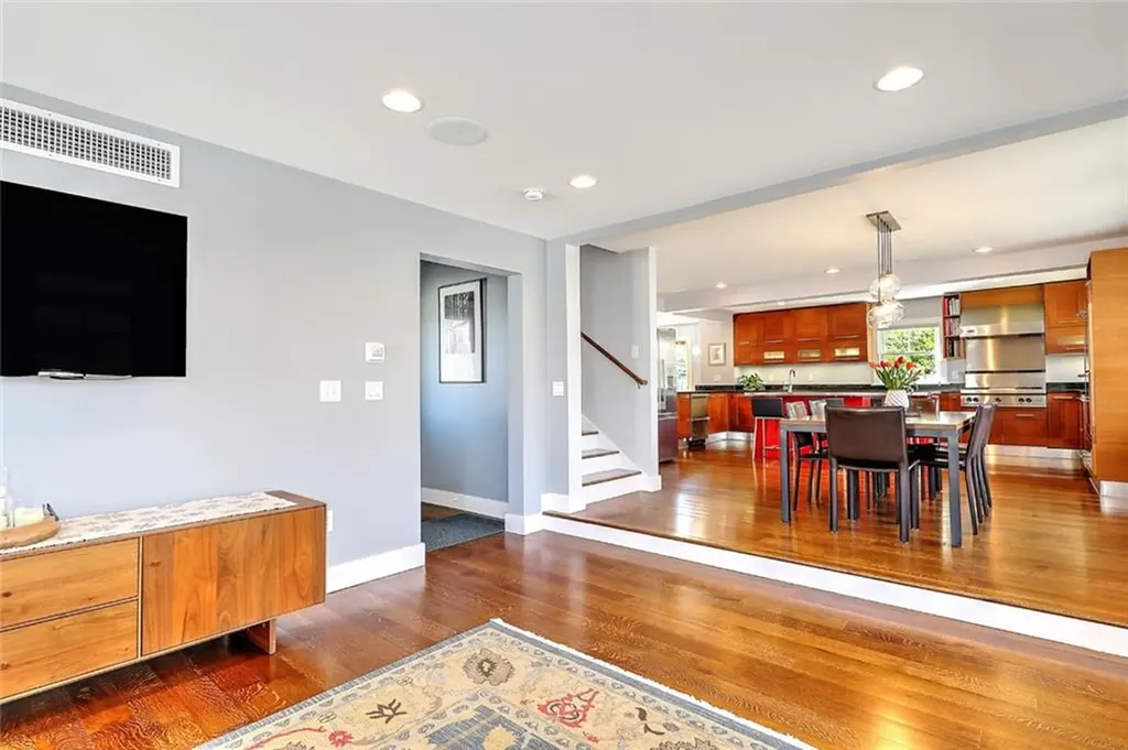 19 Seaview Avenue Cranston RI 02905