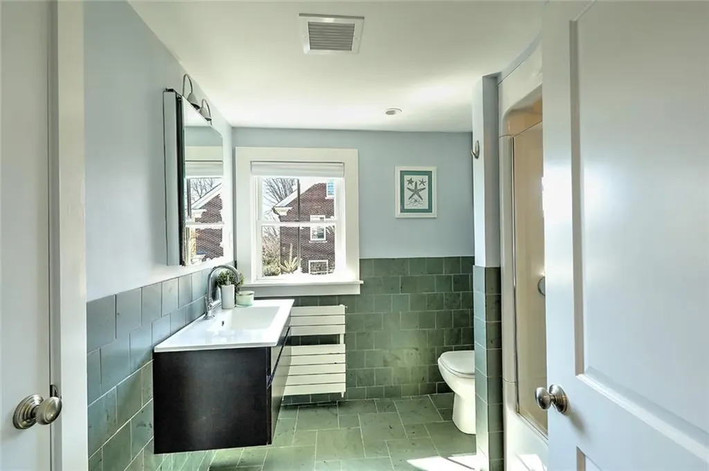 19 Seaview Avenue Cranston RI 02905