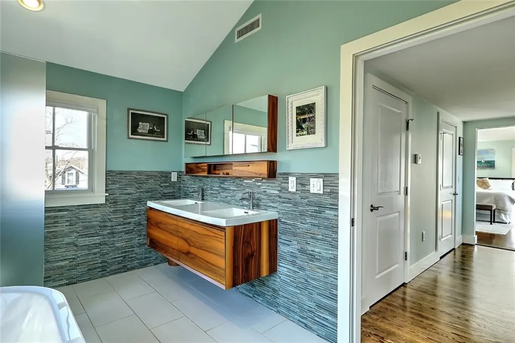 19 Seaview Avenue Cranston RI 02905