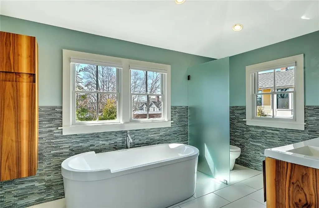 19 Seaview Avenue Cranston RI 02905