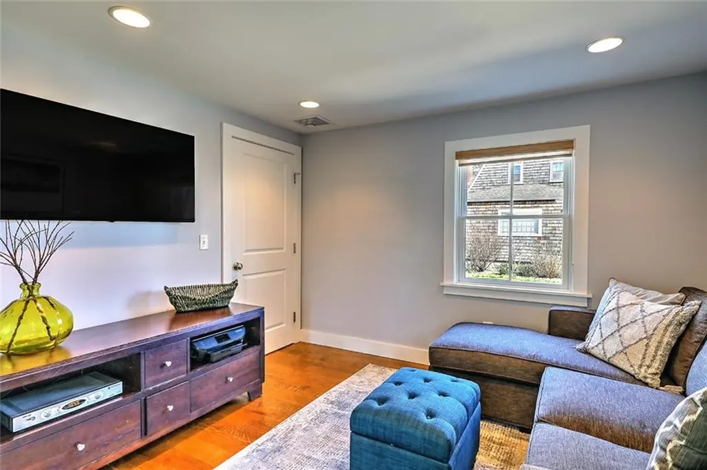 19 Seaview Avenue Cranston RI 02905