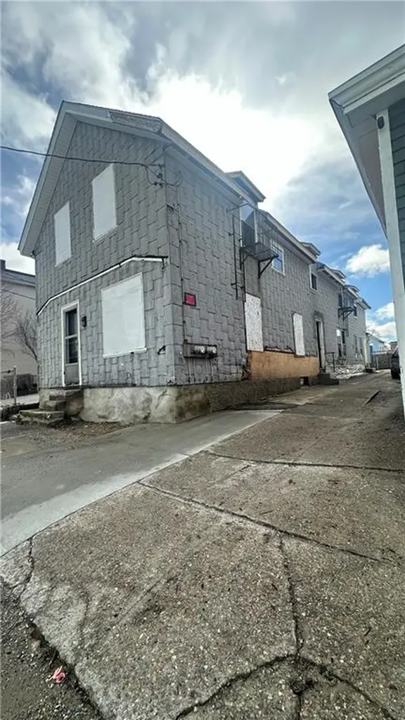 194 Harrison Street Pawtucket RI 02860