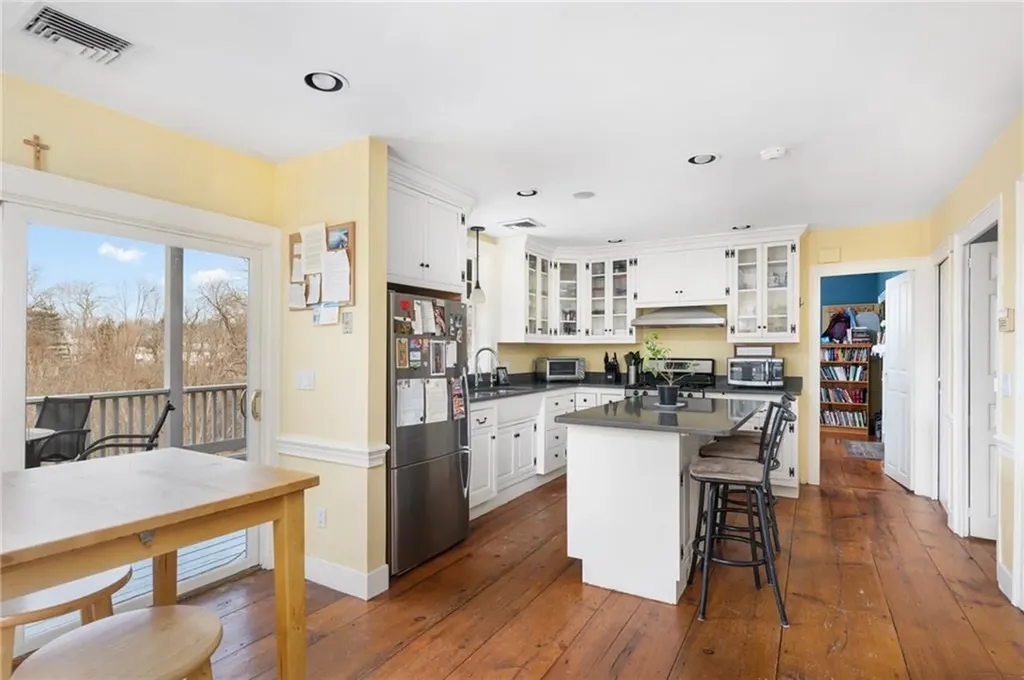 47 49 Post Road Warwick RI 02888