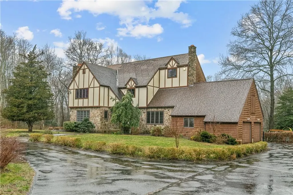 831 Crandall Road Tiverton RI 02878