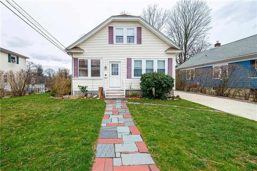 7 East Avenue Lincoln RI 02865