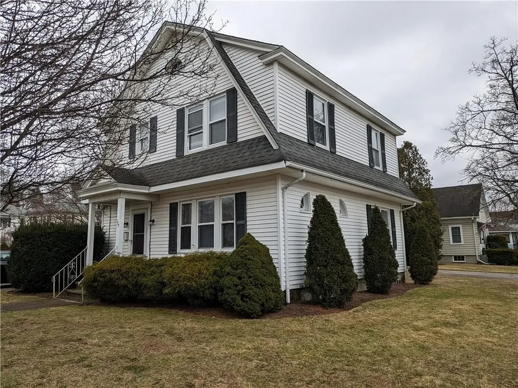 127 Friendly Road Cranston RI 02910