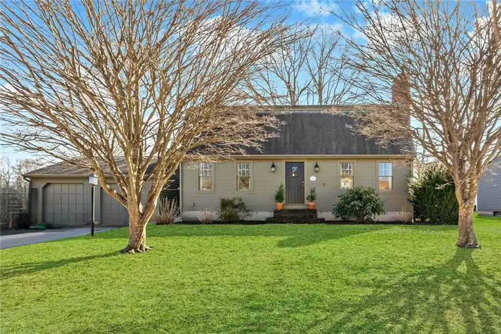 11 Stuart Street Warren RI 02885