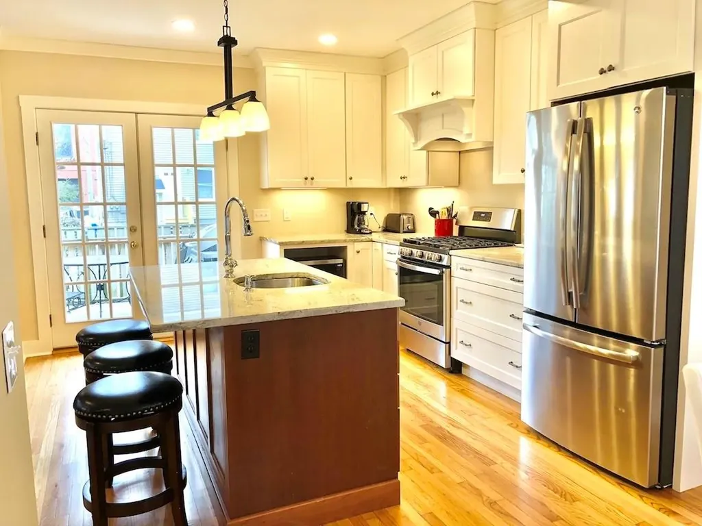 12 Howard Street Newport RI 02840