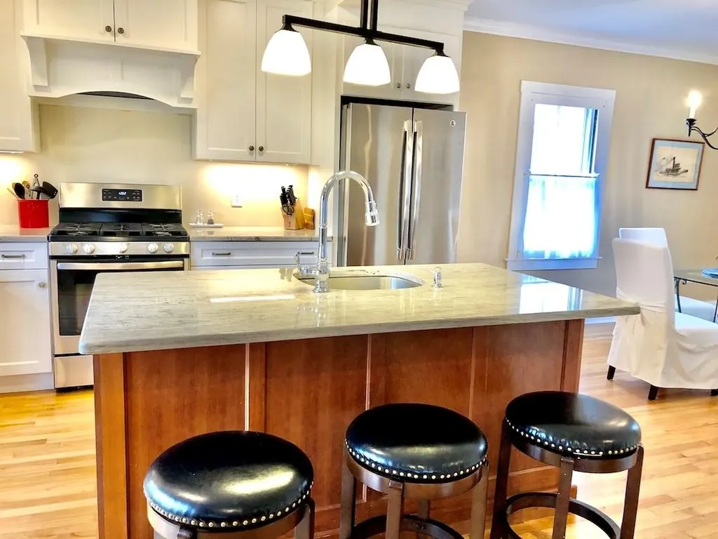 12 Howard Street Newport RI 02840
