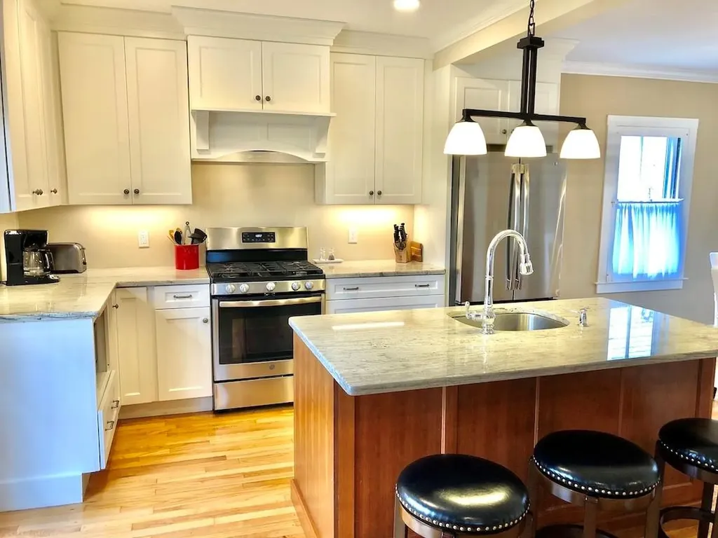 12 Howard Street Newport RI 02840