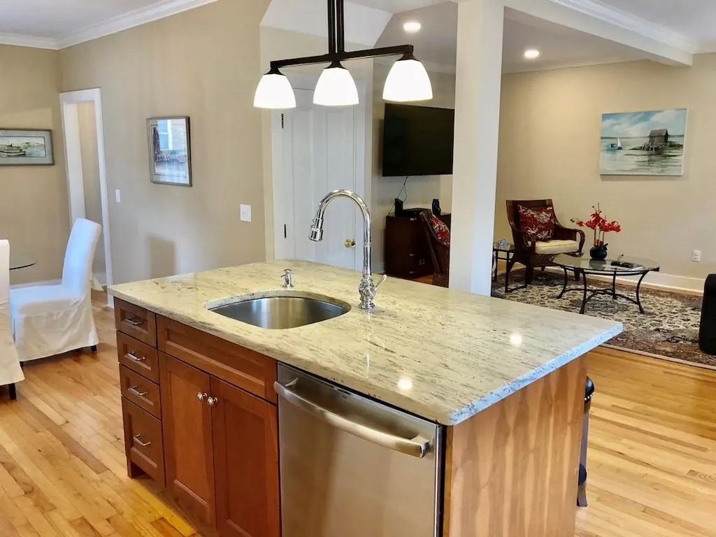 12 Howard Street Newport RI 02840