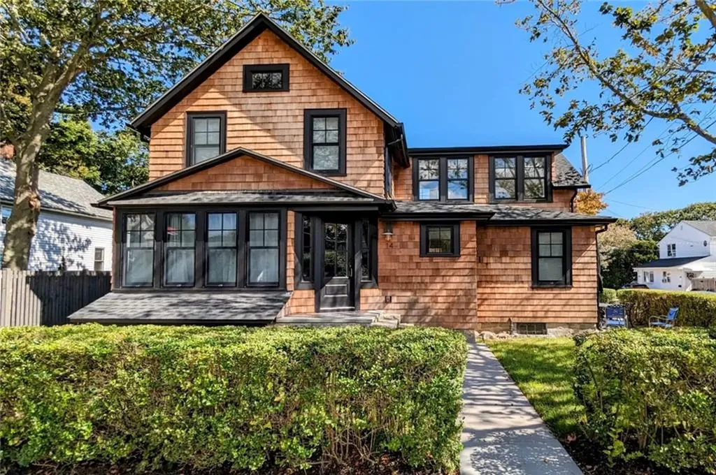 14 Robinson Street Narragansett RI 02882