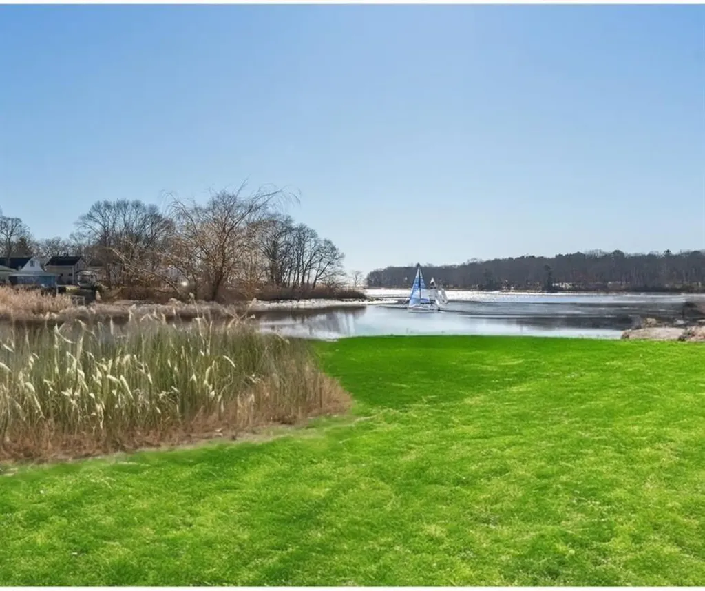 11 Canfield Court Warwick RI 02889