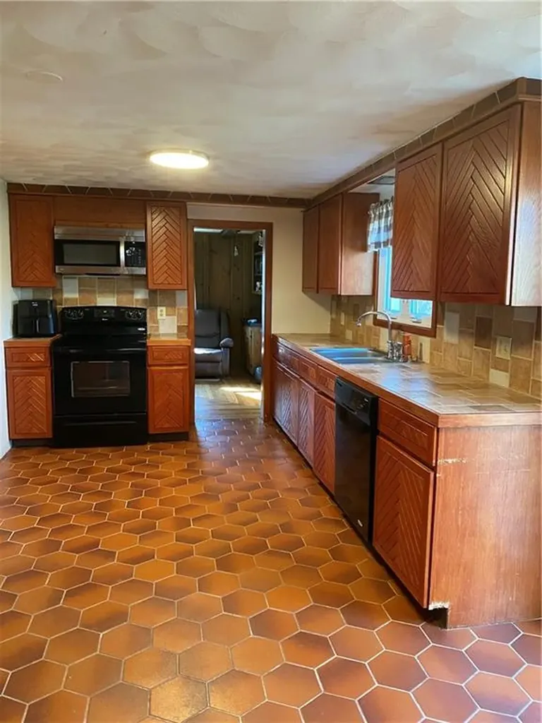4 Old Greenville Road Johnston RI 02919