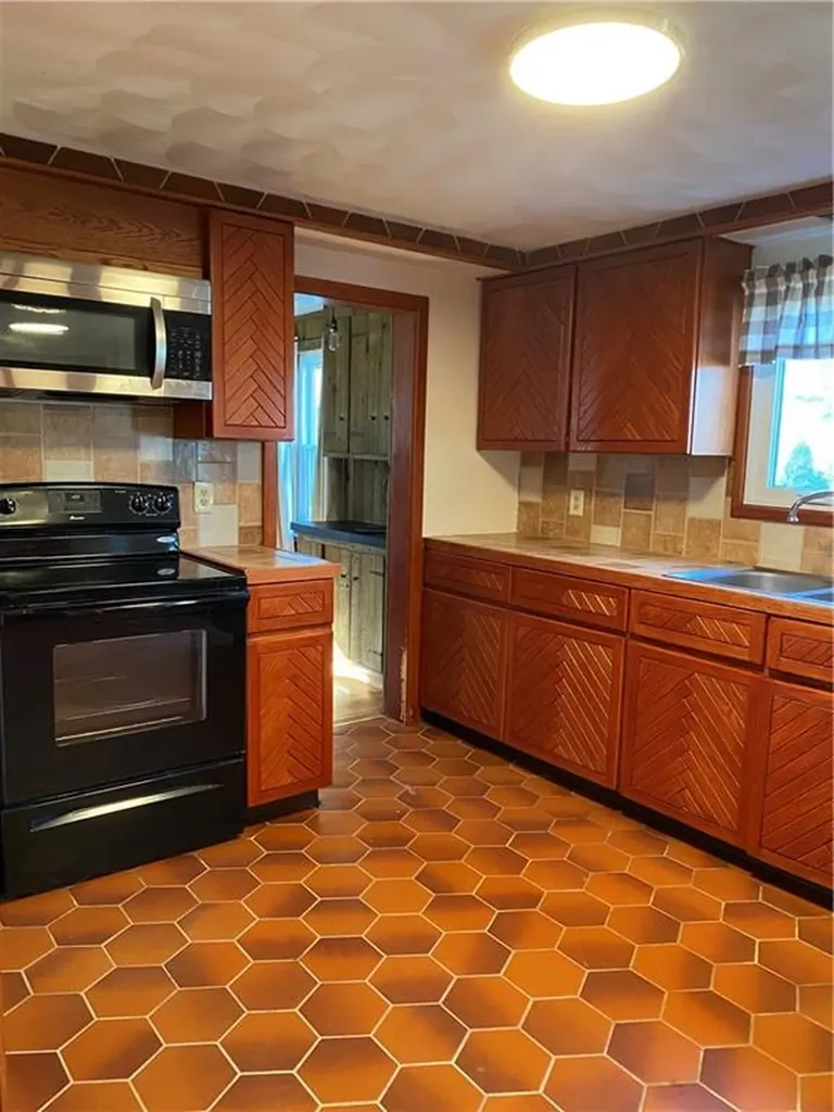 4 Old Greenville Road Johnston RI 02919