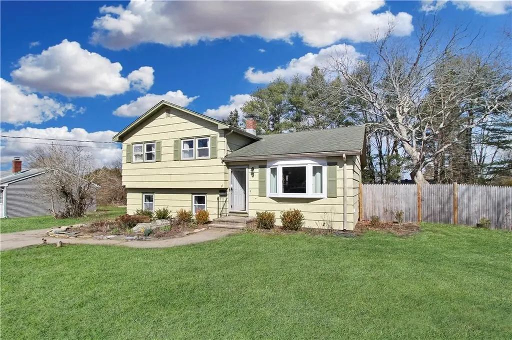 17 Riverdale Road Westerly RI 02891
