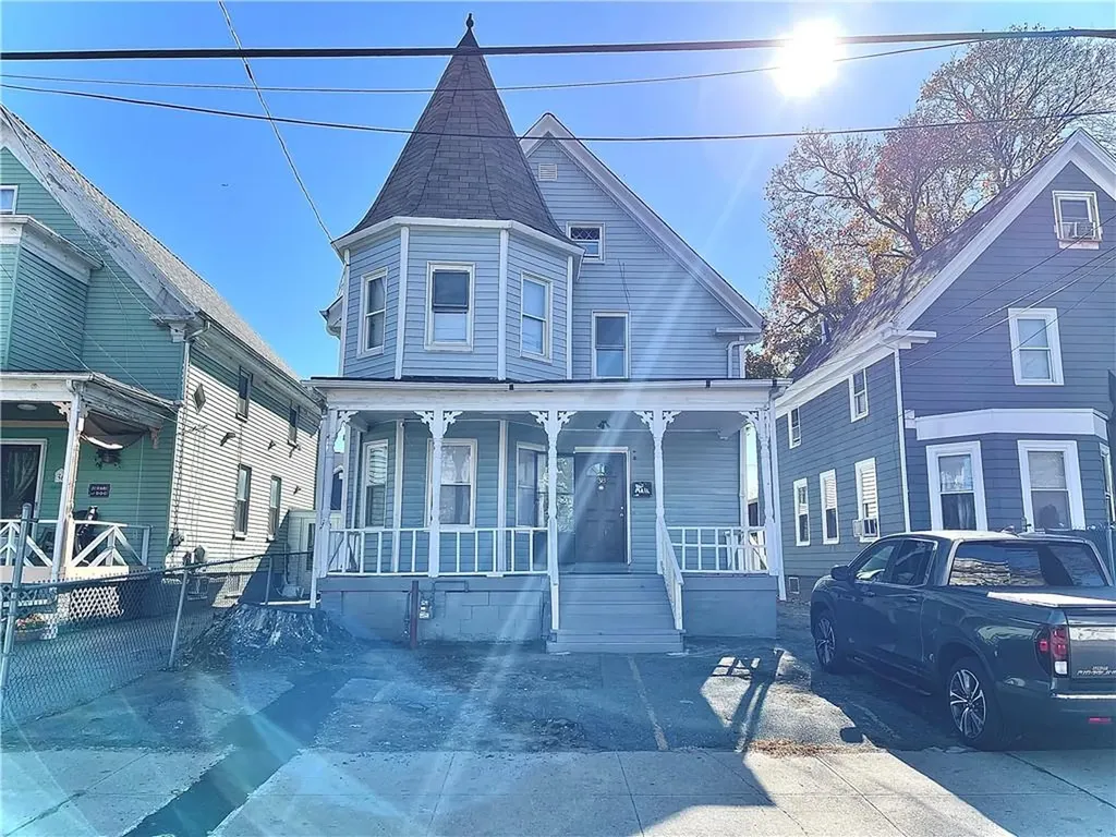 38 Glenham Street Providence RI 02907
