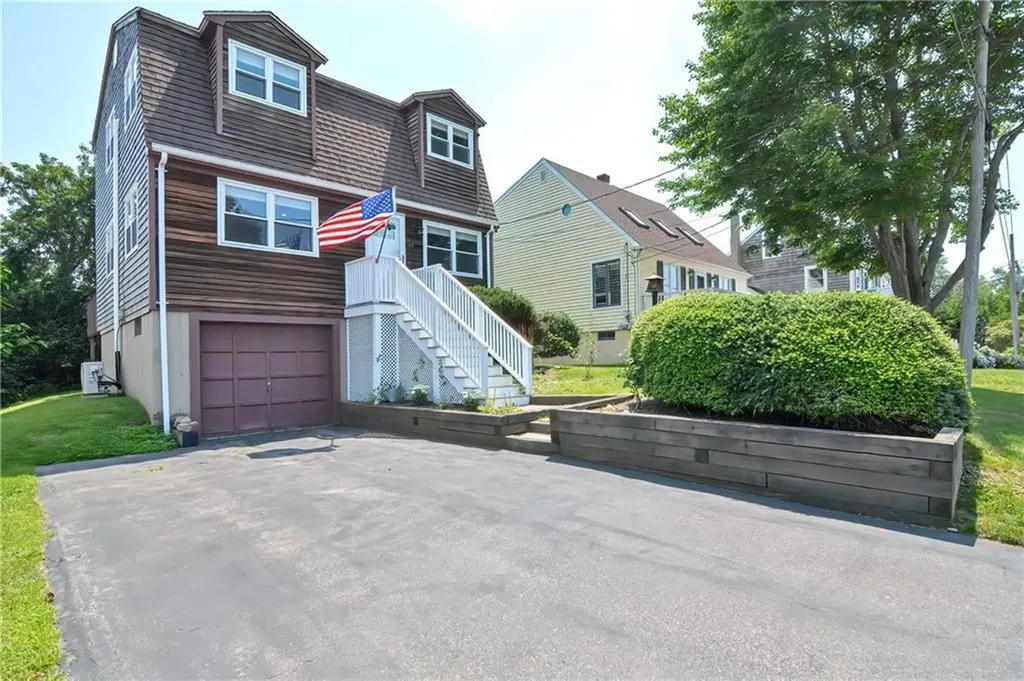 103 Canton Avenue Portsmouth RI 02871
