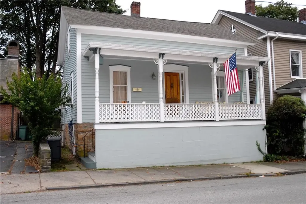15 Young Street Newport RI 02840