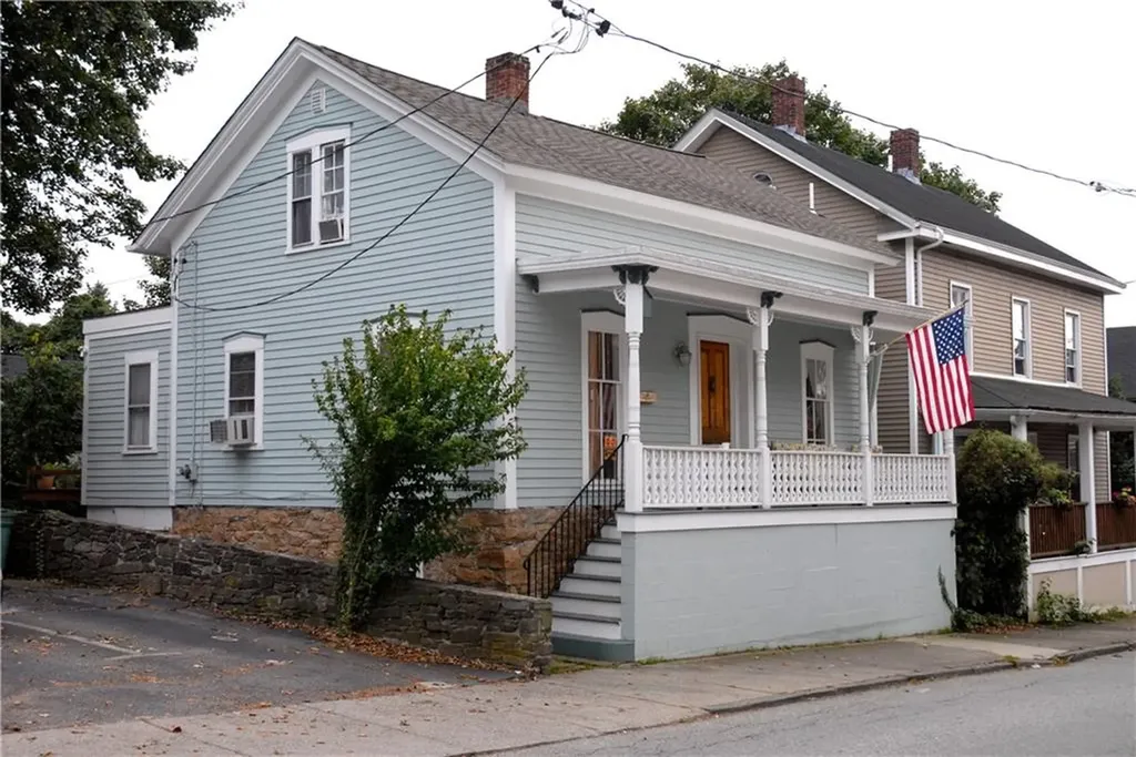 15 Young Street Newport RI 02840
