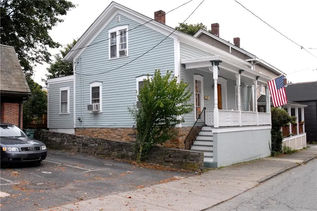 15 Young Street Newport RI 02840