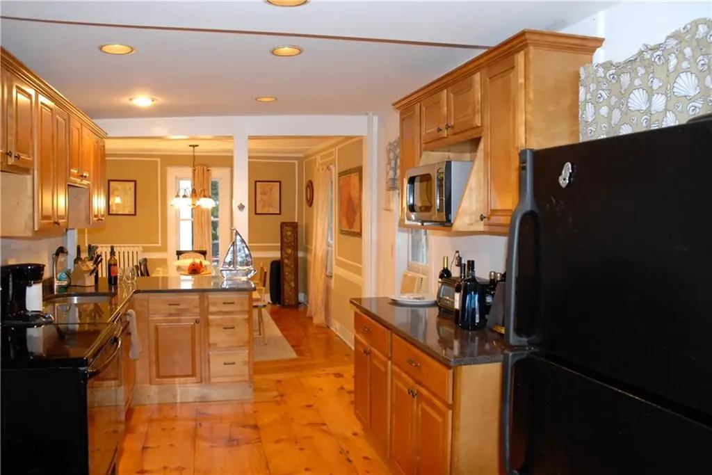 15 Young Street Newport RI 02840