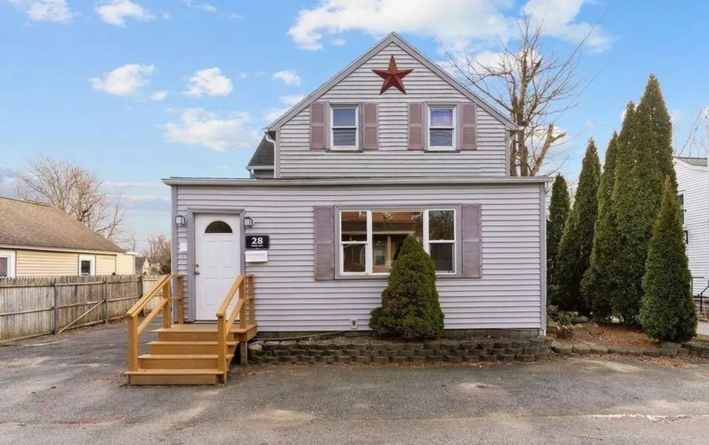 28 Eton Avenue Warwick RI 02889