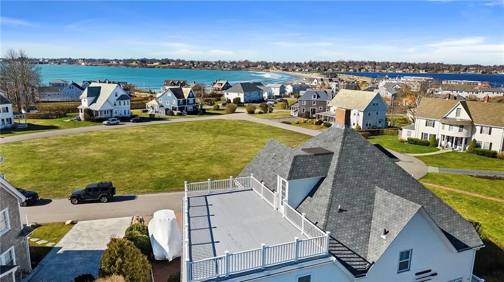 8 Renfrew Park Middletown RI 02842