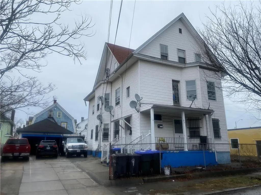 9 11 Bellevue Avenue Providence RI 02907