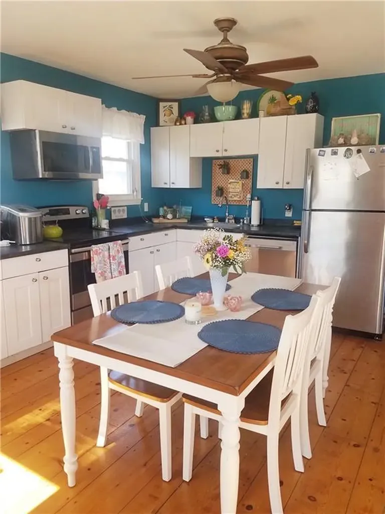 8 Katzman Place Newport RI 02840