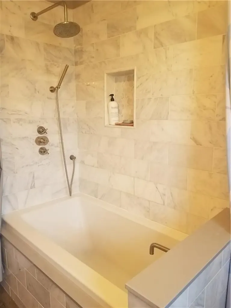 8 Katzman Place Newport RI 02840