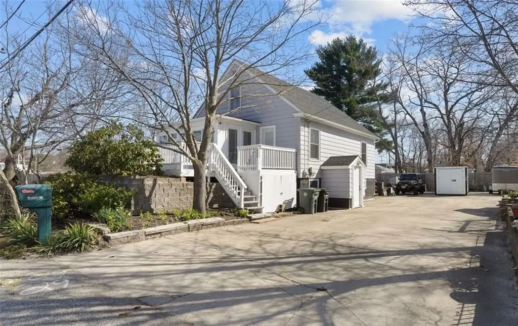 2 Idaho Street Coventry RI 02816