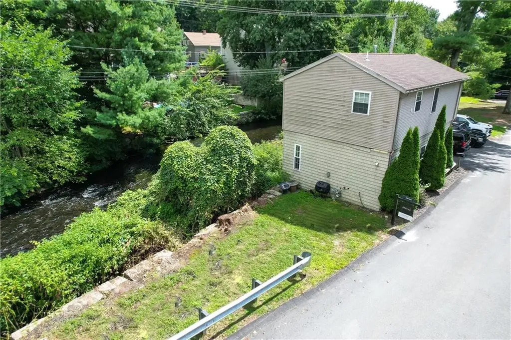 54 River Road Smithfield RI 02917