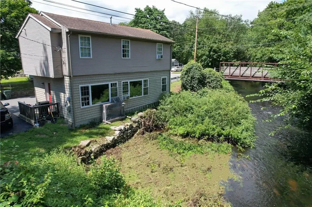 54 River Road Smithfield RI 02917