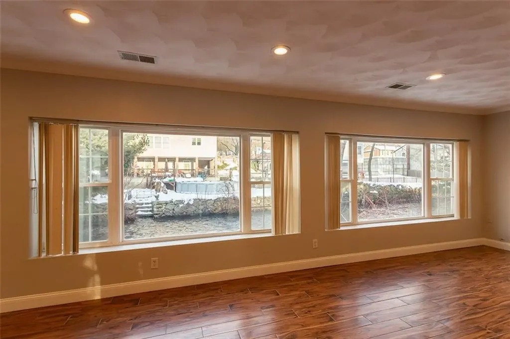 54 River Road Smithfield RI 02917