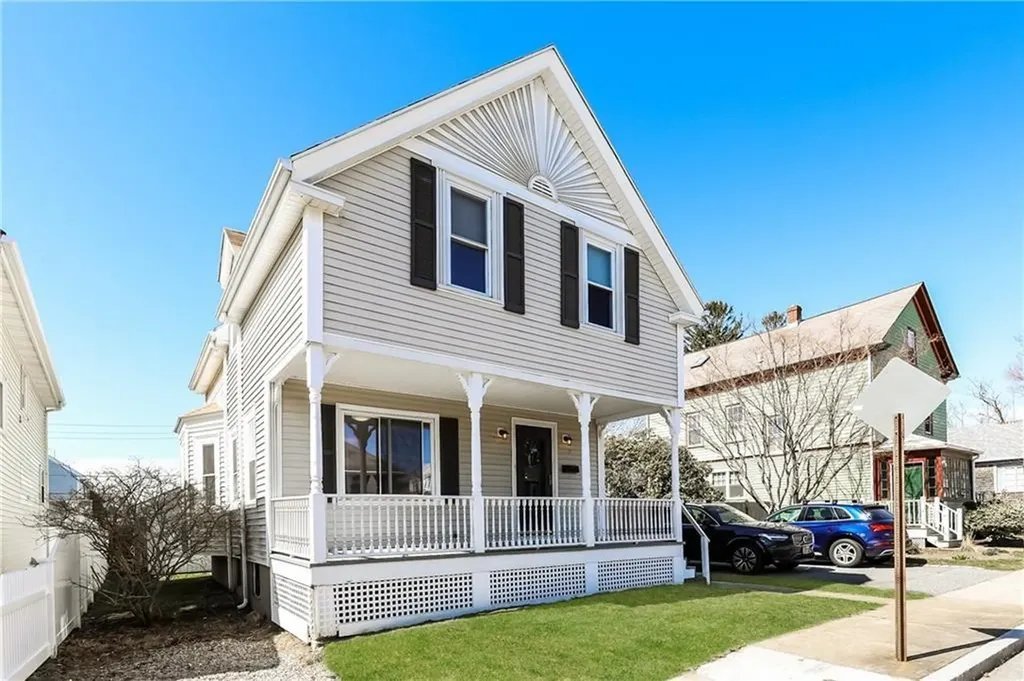 19 County Street Newport RI 02840