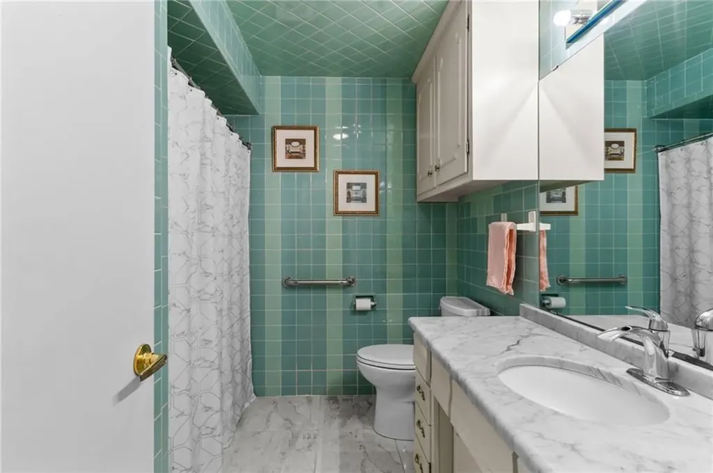 2 Meadow View Boulevard North Providence RI 02904