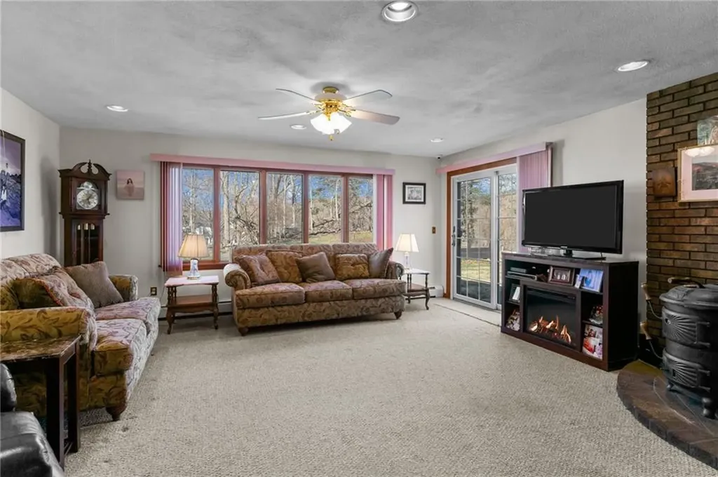 2 Meadow View Boulevard North Providence RI 02904