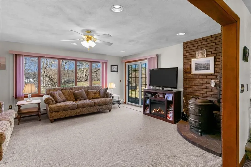 2 Meadow View Boulevard North Providence RI 02904