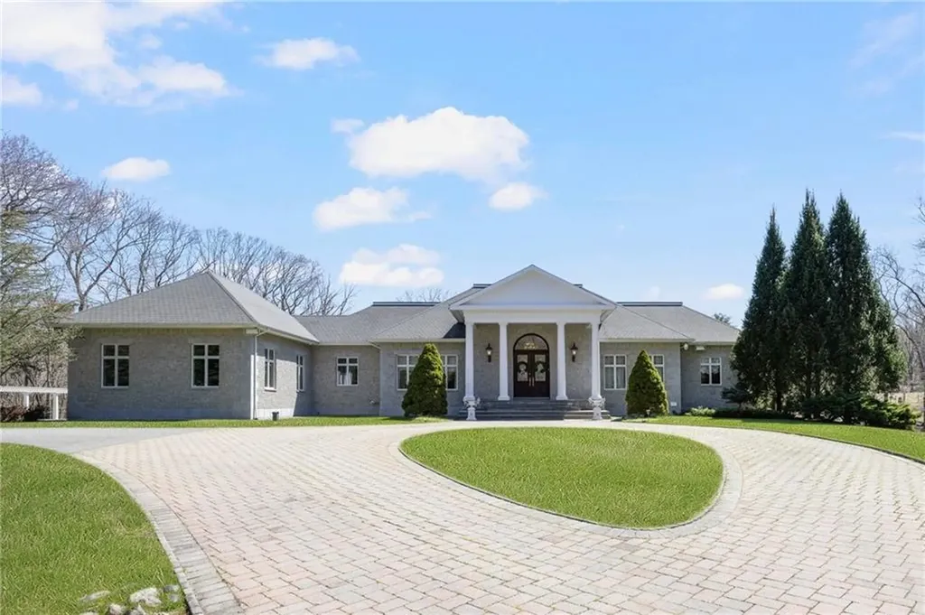 524 Tillinghast Road East Greenwich RI 02818