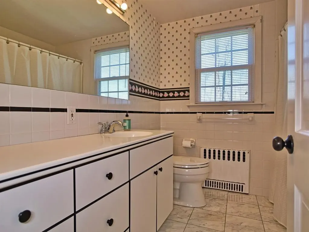 38 Bonniefield Drive Tiverton RI 02878