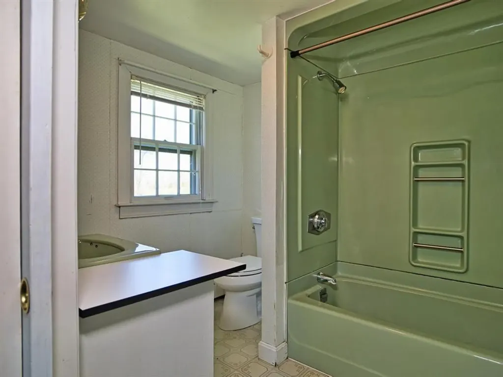 38 Bonniefield Drive Tiverton RI 02878