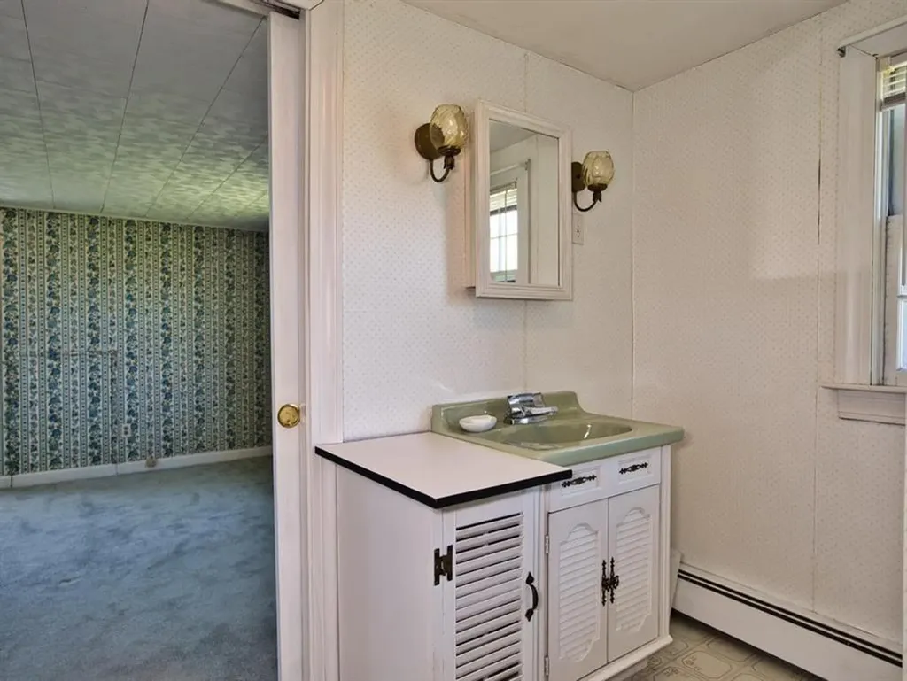 38 Bonniefield Drive Tiverton RI 02878