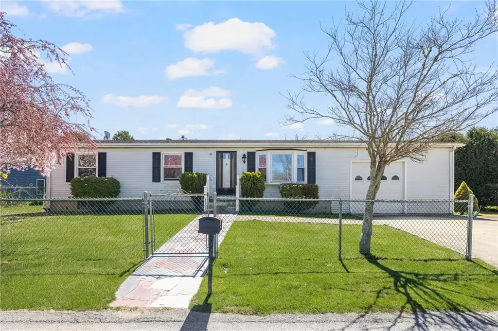 16 Massachusetts Avenue Middletown RI 02842