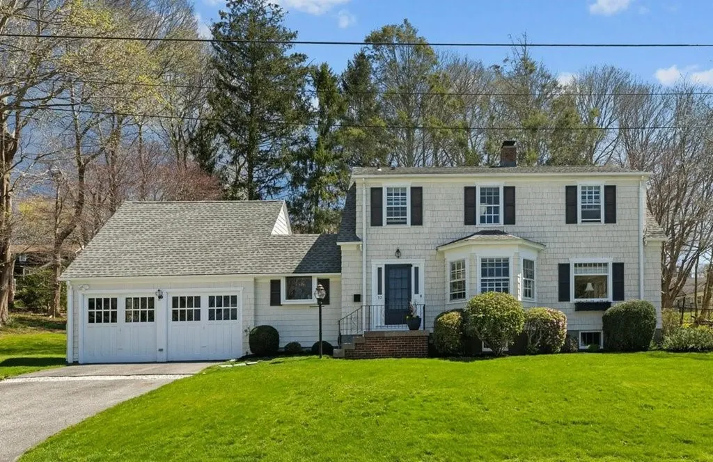 10 West Avenue Tiverton RI 02878