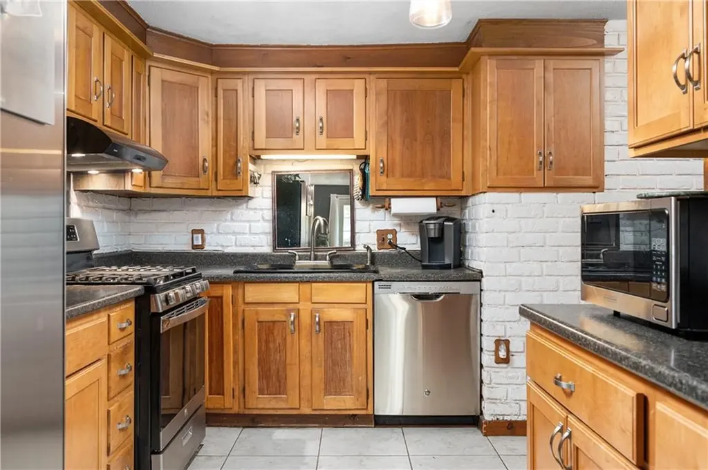 225 Samuel Gorton Avenue Warwick RI 02889