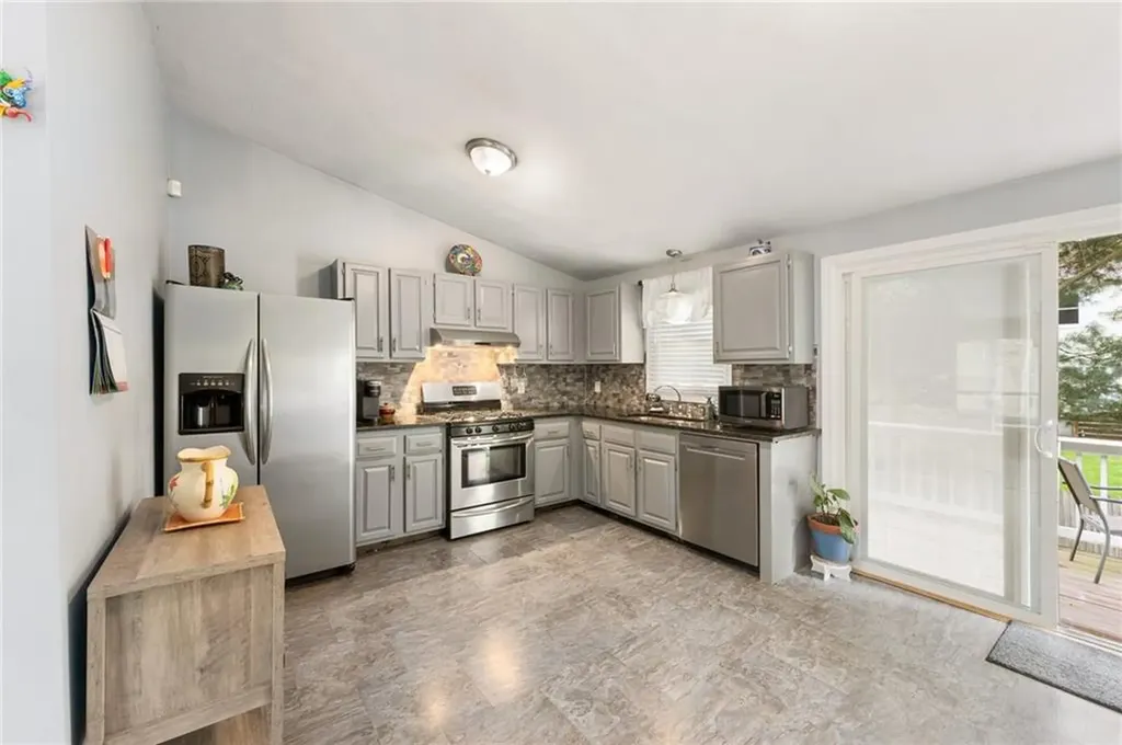 90 Webb Avenue Warwick RI 02889