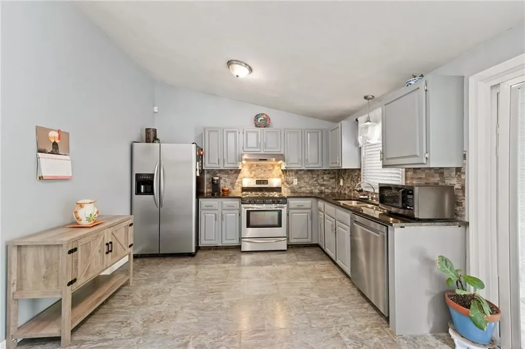 90 Webb Avenue Warwick RI 02889