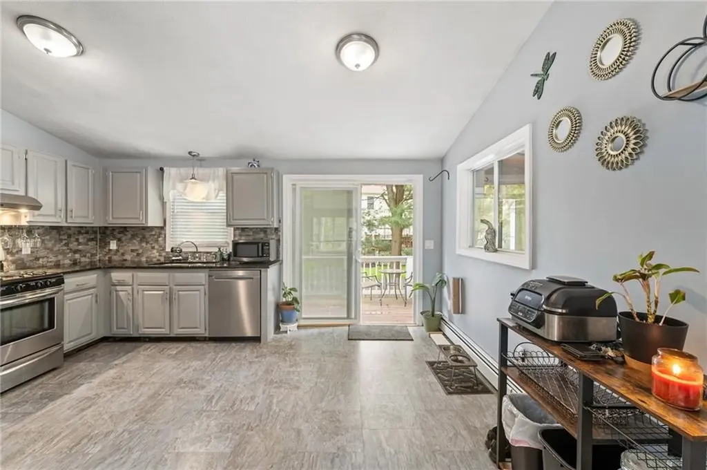 90 Webb Avenue Warwick RI 02889