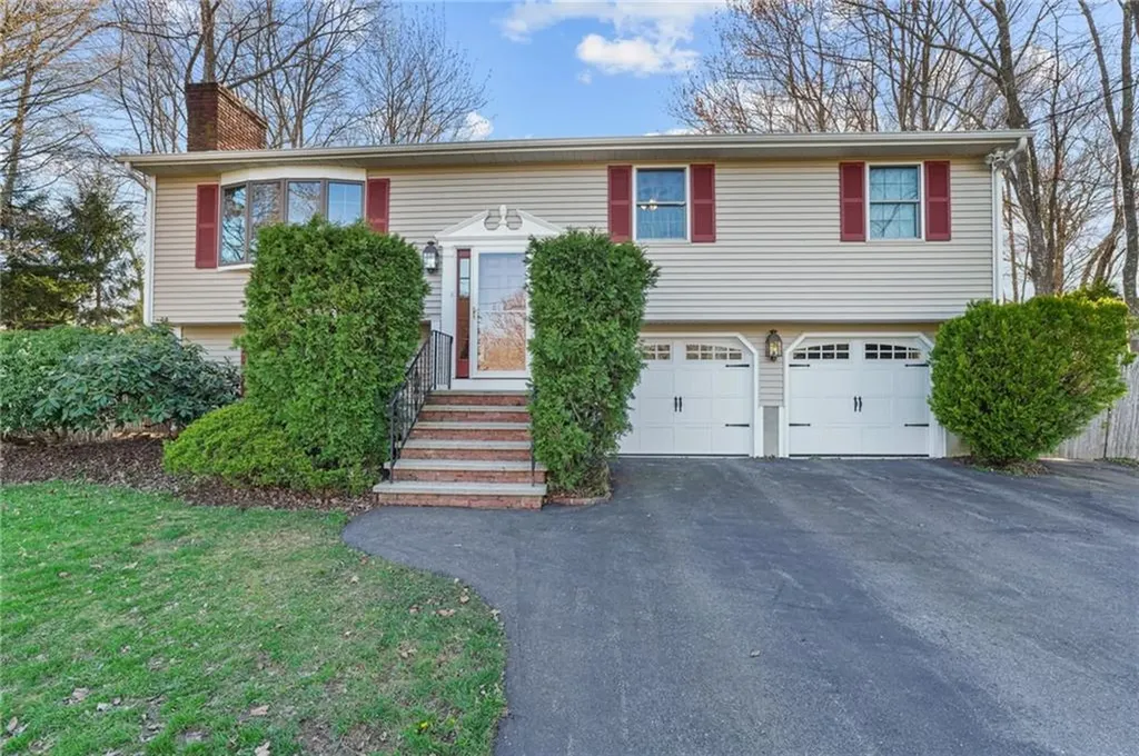 10 Karen Ann Drive Bristol RI 02809